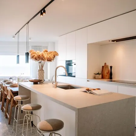 Apartment Stijlvol Met Terras En Panoramisch Zeezicht