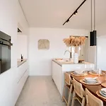 Zephyr - Stijlvol Met Terras En Panoramisch Zeezicht Lägenhet