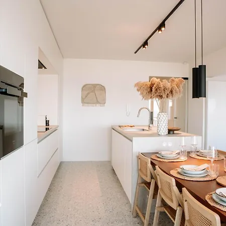 Zephyr - Stijlvol Met Terras En Panoramisch Zeezicht 아파트